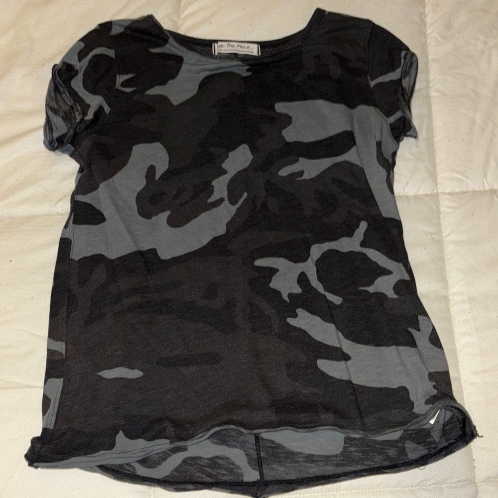 Camo T-Shirt - size small